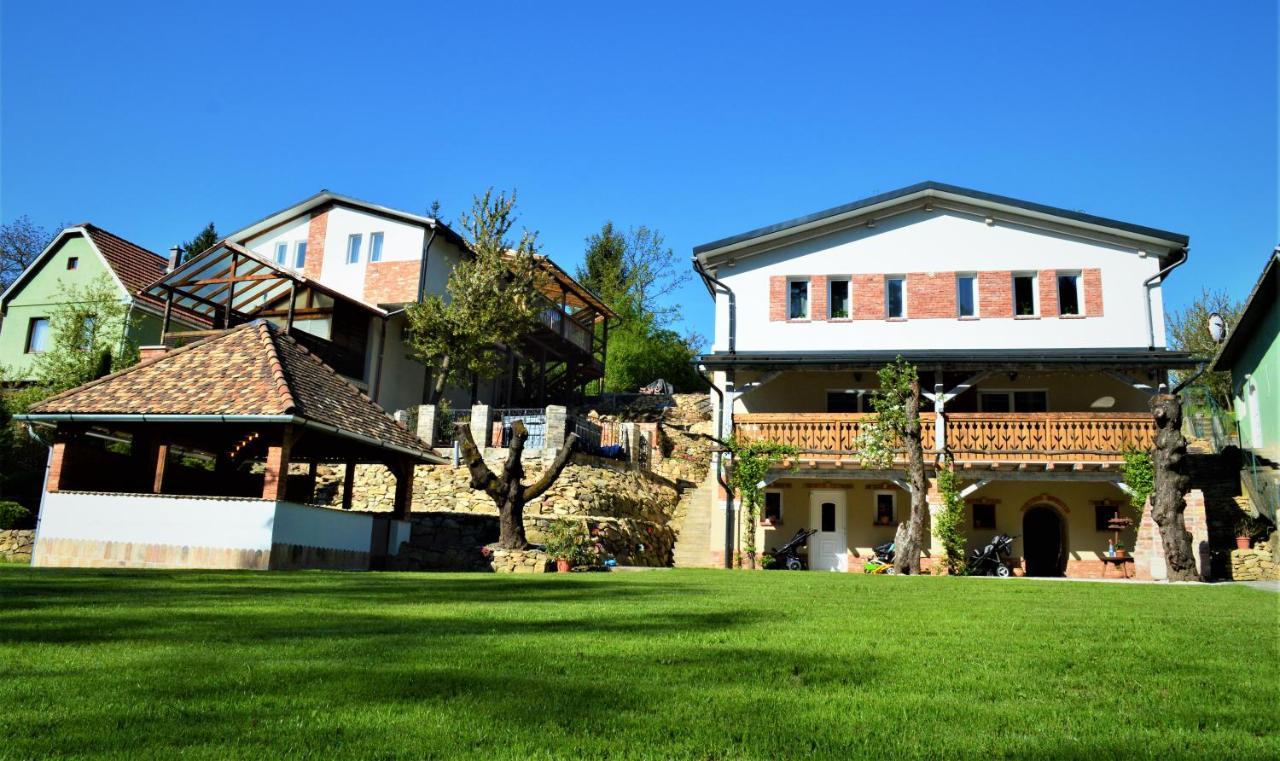 Terrace Apartments Eger Buitenkant foto